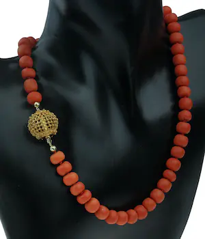 AcheterBloedkoraal antieke kaasjes ketting fraai 14k gouden bienkurve slot? Enchérissez de 1150!