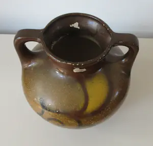 Buy Plateelbakkerij Zuid-Holland - Platelen amfoor vaas met crisis - koudlak glazuur? Bid from 20!