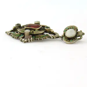 Zilveren hanger versierd met emaille en bezet edelstenen kopen? Bied vanaf 75!