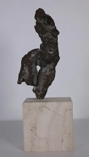 Gerard Engels - Brons, Vrouwfiguur op stenen sokkel + 3 boeken kopen? Bied vanaf 350!