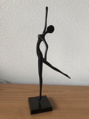 Brons (Onbekend) - Slank hoog bronzen beeld van een vrouw. kopen? Bied vanaf 25!