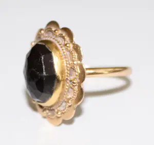 Buy Antieke 14 karaat gouden ring met granaat steen? Bid from 450!