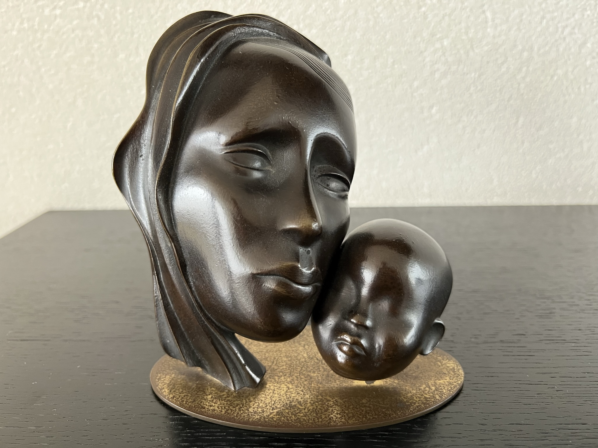 Karl Hagenauer - Bronzen beeldje Moeder met kind kaufen? Bieten Sie von 550!