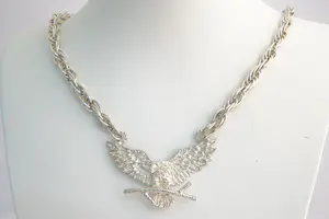 100 - Groot 1e geh. Zilveren halssieraad met "Adelaar met gespreide vleugels" kopen? Bied vanaf 85!