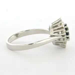 14k wit gouden ring bezet met saffier en briljant geslepen diamant tot. 0.40ct kopen? Bied vanaf 560!