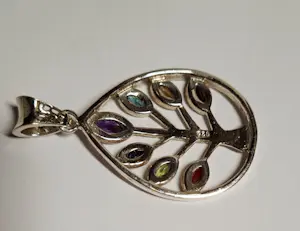 n nieuwstaat levensboom met  zilveren hanger, met 7 gefacetteerde edelstenen kopen? Bied vanaf 40!