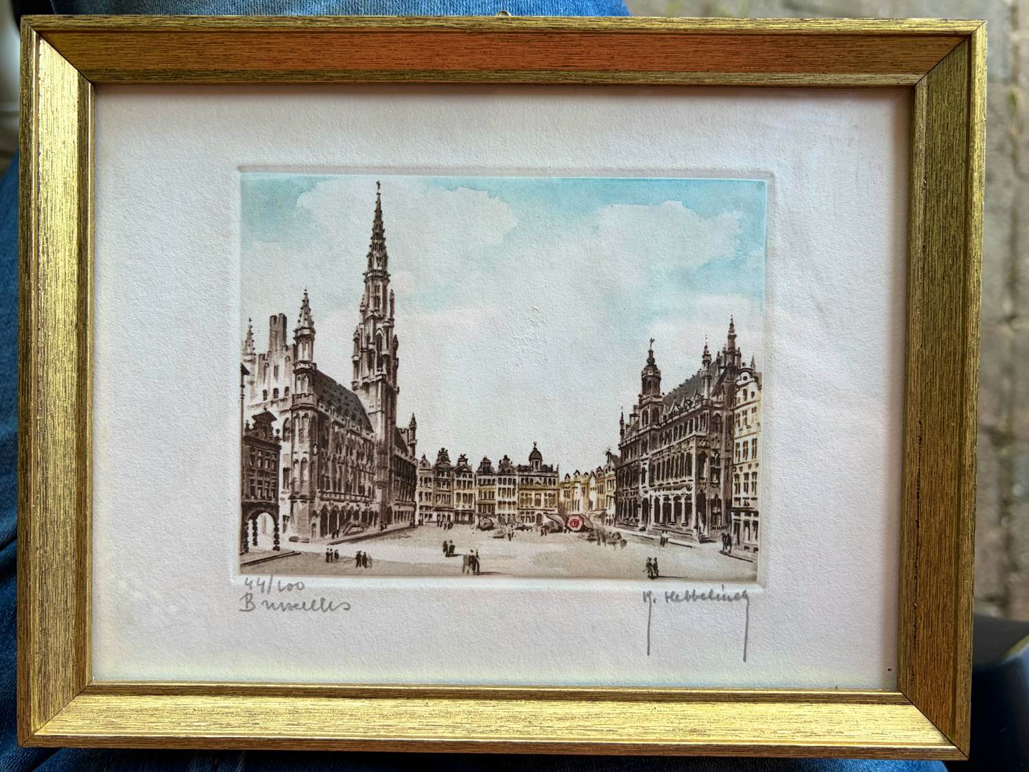 Roger Hebbelinck - Roger Hebbelinck – Grand Place Brussel – handgekleurd – gesigneerd – 44/100 kopen? Bied vanaf 120!