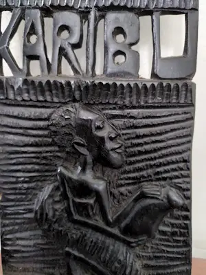 Niet of onleesbaar gesigneerd - Houtsnijwerk "Karibu" ebbenhout Kenia? kopen? Bied vanaf 10!