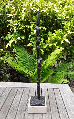 John Bier - Beeld in brons met marmeren voet van 7 acrobaten. kopen? Bied vanaf 85!