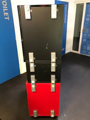 Giulio Cappellini - Design kast 'Sistemi' in rood/zwart kubistische vormgeving (jaren '80) kopen? Bied vanaf 750!