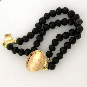 14k gouden slot met granaat aan een twee rijen granaten armband - 44.4 gr kopen? Bied vanaf 450!