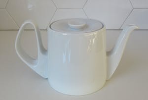 WMF - Bauhaus stijl porseleinen theepot van Bauscher Weiden met verzilverde thermo kap kopen? Bied vanaf 35!