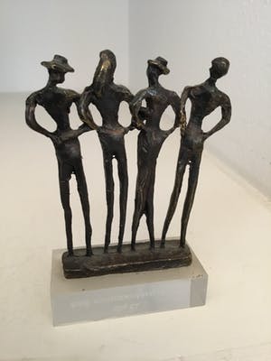 Corry Ammerlaan - Sculptuur “ Winkelend publiek “ kopen? Bied vanaf 25!