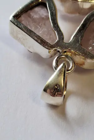 Zilveren hanger met 3 ruwe rozenkwarts kopen? Bied vanaf 45!