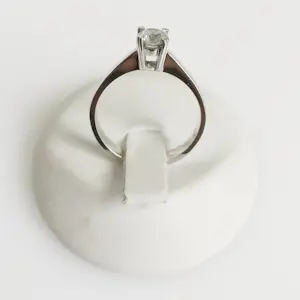 Diamanten ring kaufen? Bieten Sie von 950!