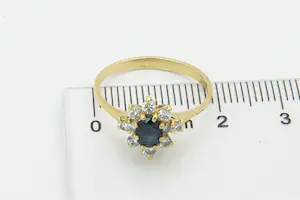 6 - Exclusieve 18krt gouden rozet of entourage ring met ca 0.30crt diamant kopen? Bied vanaf 310!