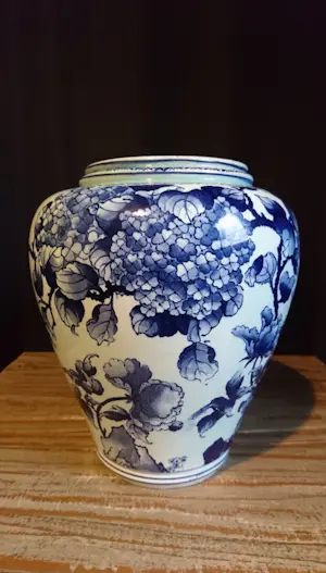 Royal Bonn - 19e eeuwse antieke vaas met decor "Bleu Hortensia" kopen? Bied vanaf 1!