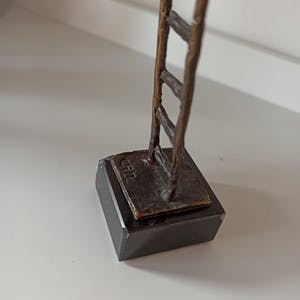 Corry Ammerlaan - Verbronsd sculptuur op sokkel; De Denkende Mens. kopen? Bied vanaf 1!