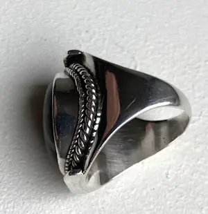 Zilver - twee 925 ringen met barnsteen en tijgeroog - 18 en 19 mm kopen? Bied vanaf 85!
