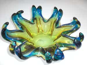 Cenedese - Glazen schaal in twee kleuren, met schitterend omgebogen uiteinden verkocht voor € 65!