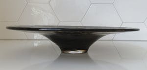 Niet of onleesbaar gesigneerd - Zeer grote art deco kunstglazen schaal in schilpad motief kopen? Bied vanaf 10!