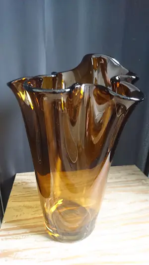 Niet of onleesbaar gesigneerd - Vintage glazen zakdoekvaas kopen? Bied vanaf 1!