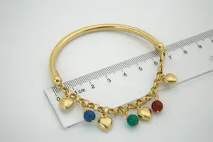 34 - Fraaie 18Krt  geel gouden armband met 7 hangertjes kopen? Bied vanaf 560!