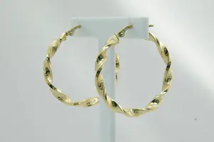 20 - Elegant paar 14 Krt geel-gouden & "gedraaide" oorclips - meander motief kopen? Bied vanaf 95!