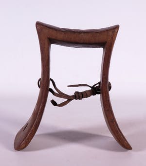 Samburu - Hoofdsteun en tevens kruk van hout kopen? Bied vanaf 20!