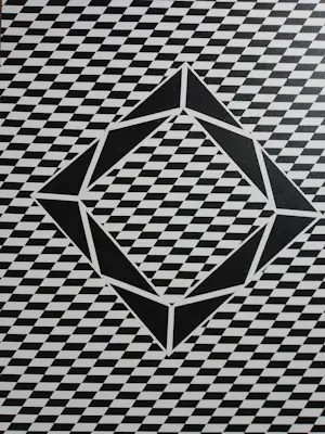 Wiesje van Dam - Floating square kopen? Bied vanaf 39!