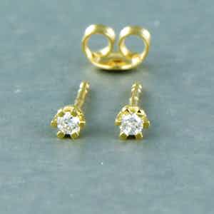 18k geel gouden solitair oorknoppen bezet met briljant geslepen diamant 0.08 ct verkocht voor € 1!