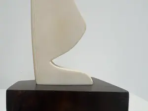 Hil Andringa - kunststof sculptuur | 'zonder titel' kopen? Bied vanaf 1!