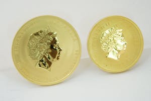 2438 - TWEE (2) 0.999 GOUDEN 100$ Australie "year of Rooster" munten (62.3 gr!) kopen? Bied vanaf 2460!