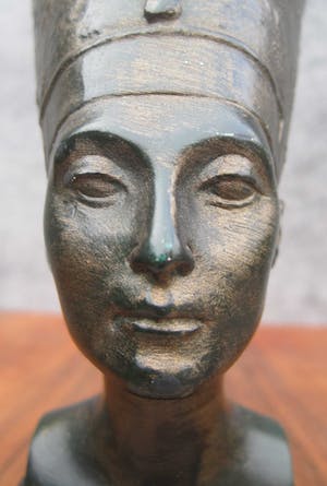 Harrie Antheunis - Buste van koningin Nefertite kopen? Bied vanaf 30!