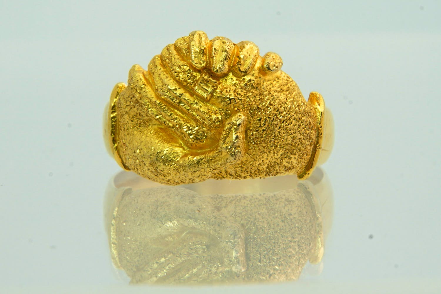 52 -18 krt geel gouden Surinaamse vriendschapsring -  glad en ruw afgewerkt kopen? Bied vanaf 330!