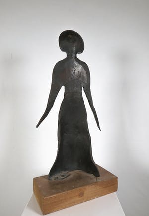 Niet of onleesbaar gesigneerd - IJzeren beeld op houten voet kopen? Bied vanaf 1!