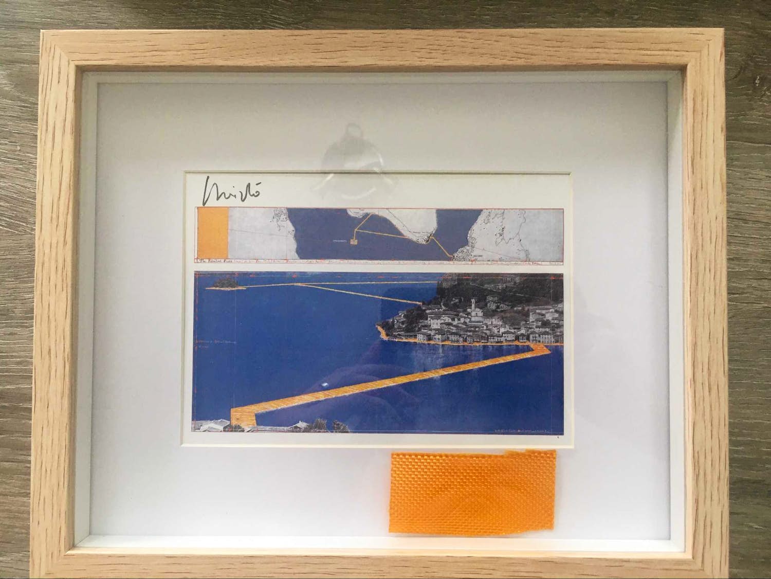 Christo - FLOATING PIERS - MET KADER - INCLUSIEF STUKJE STOF verkocht voor € 150!