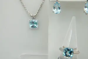 35- Chique 14Kt wit-gouden "Jarrèl Italy" set sieraden met aquamarijnen kopen? Bied vanaf 920!