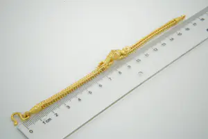 40-  Bijzondere 22Krt geel gouden "Vossestaart" armband met drakenkoppen kopen? Bied vanaf 675!
