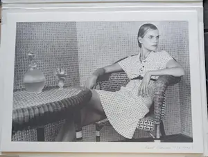 Karl Lagerfeld - Fotolitho Guinevere van Seenus Chanel 1996. kaufen? Bieten Sie von 85!