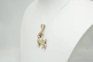 81 - Mooi gedetailleerde 14Krt gouden zodiac sterrenbeeld steenbok hanger kopen? Bied vanaf 230!