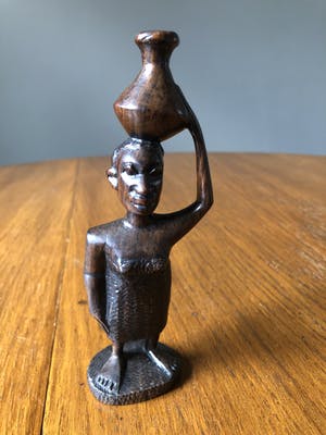 Niet of onleesbaar gesigneerd - Afrikaanse waterdrager kopen? Bied vanaf 1!