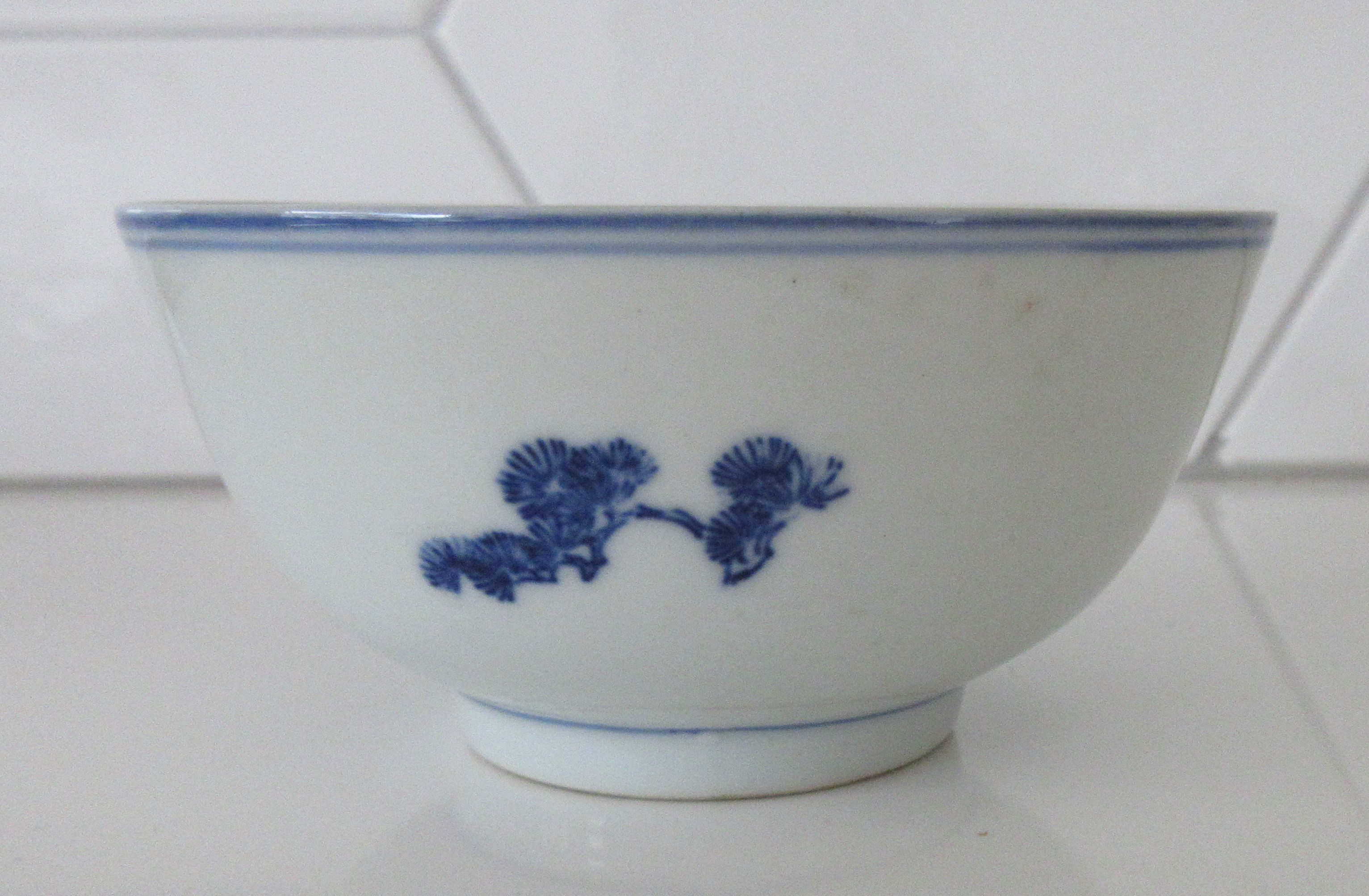 Niet of onleesbaar gesigneerd - Twee Chinese blauw witte porseleinen kommen kopen? Bied vanaf 1!