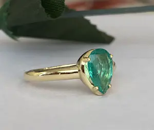 1,5 karaat smaragd cocktail geelgouden ring kopen? Bied vanaf 1000!