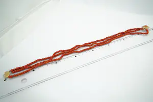 79 - Antiek Hollands bloedkoraal 3 rijen collier - fraaie 14krt gouden sluiting kopen? Bied vanaf 250!