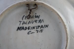 Niet of onleesbaar gesigneerd - Drie Prachtige Keramische Zeer Oude Borden gemaakt in Talaverda (Spanje) en Ver kopen? Bied vanaf 1!