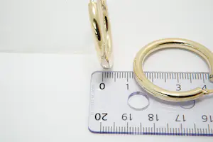 69- Groot en zo goed als nieuw paar 14krt geel-gouden oorringen - Creolen kopen? Bied vanaf 190!