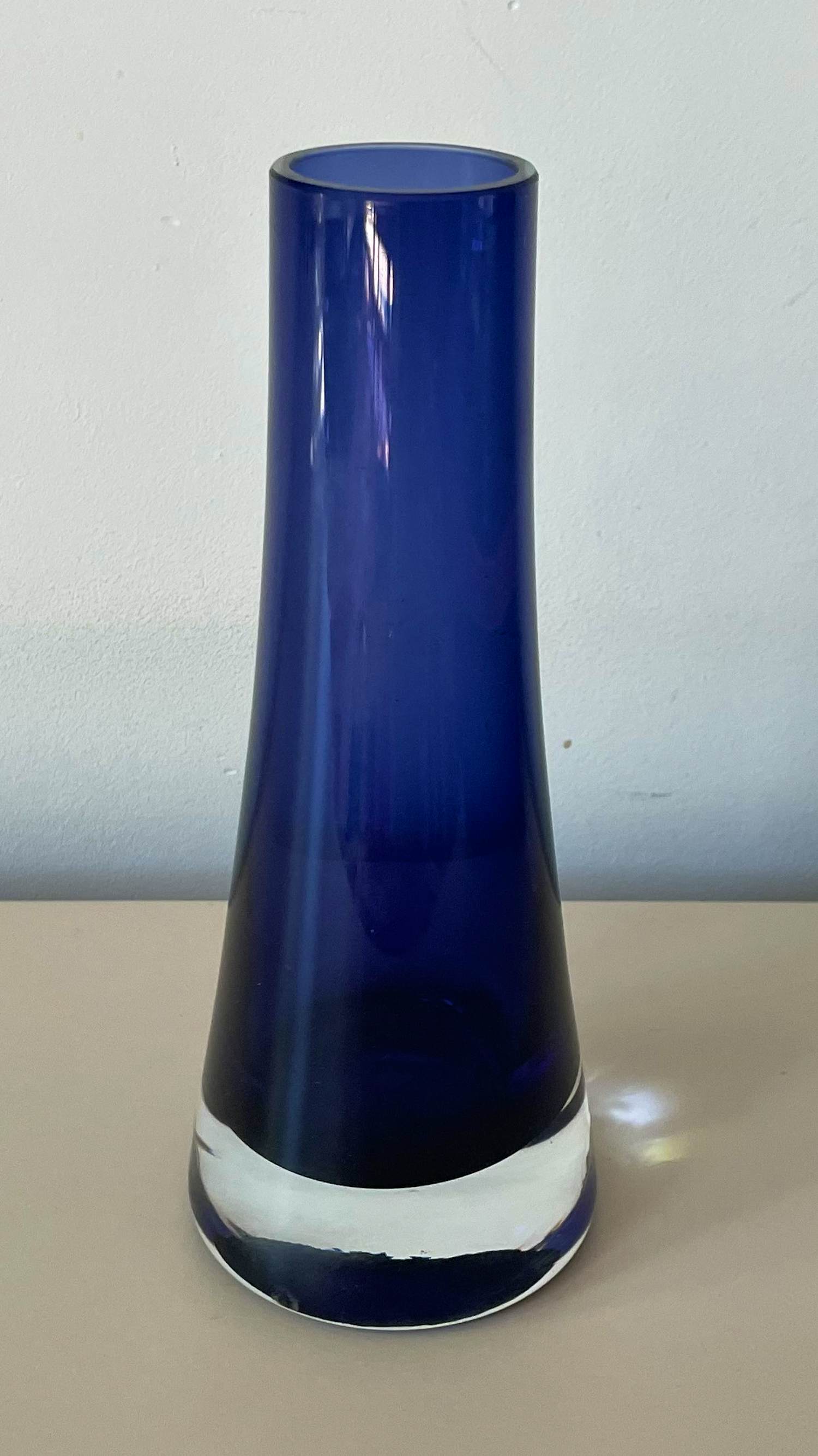 Krosno Glass S.A. - Dikwandige paarse glazen vaas kopen? Bied vanaf 32!