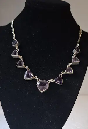 zilveren colier met 9 gefactureerd Amethist. ruwe natuurlijke amethist. kopen? Bied vanaf 75!