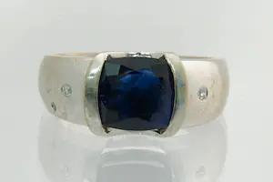 69  - 14 karaat wit gouden ring met diamant - midden steen saffier (ca 3.80 crt) kopen? Bied vanaf 450!